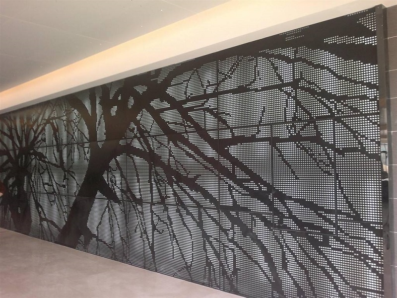 如何選擇鋁單板加工的鋁板雕刻機型號