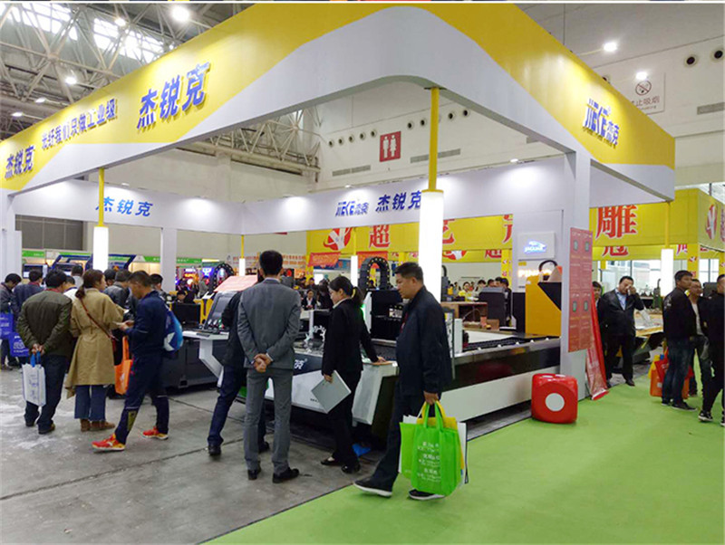 廣天地數(shù)控參加2018年武漢廣告展