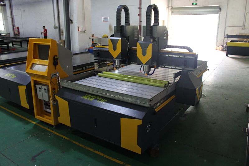 鋁板雕刻機(jī)選購技巧